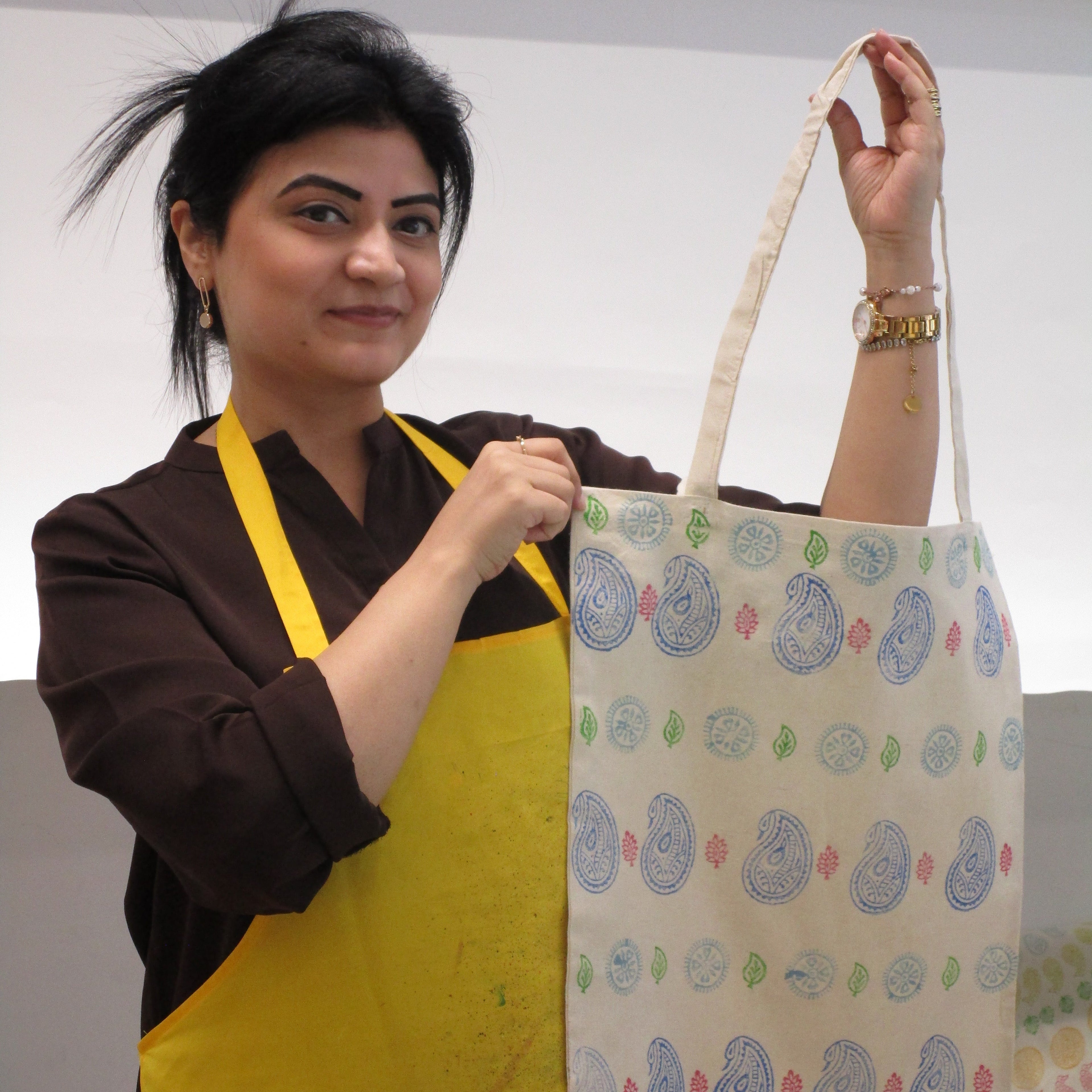 block printed tote bag, happy customer at the workshop